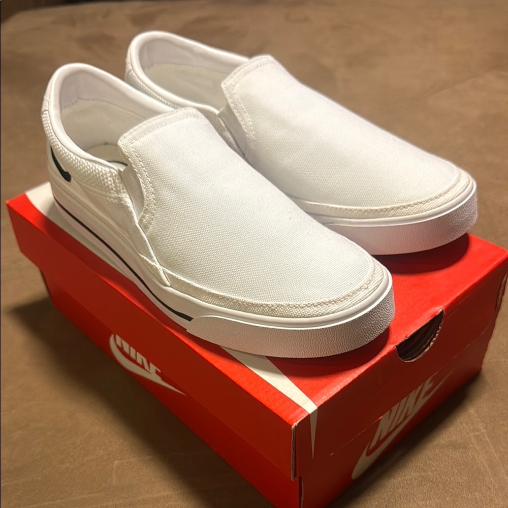 Nike Classic White Slip-On Shoes WMNS Nike Court Legacy Slp Size 9